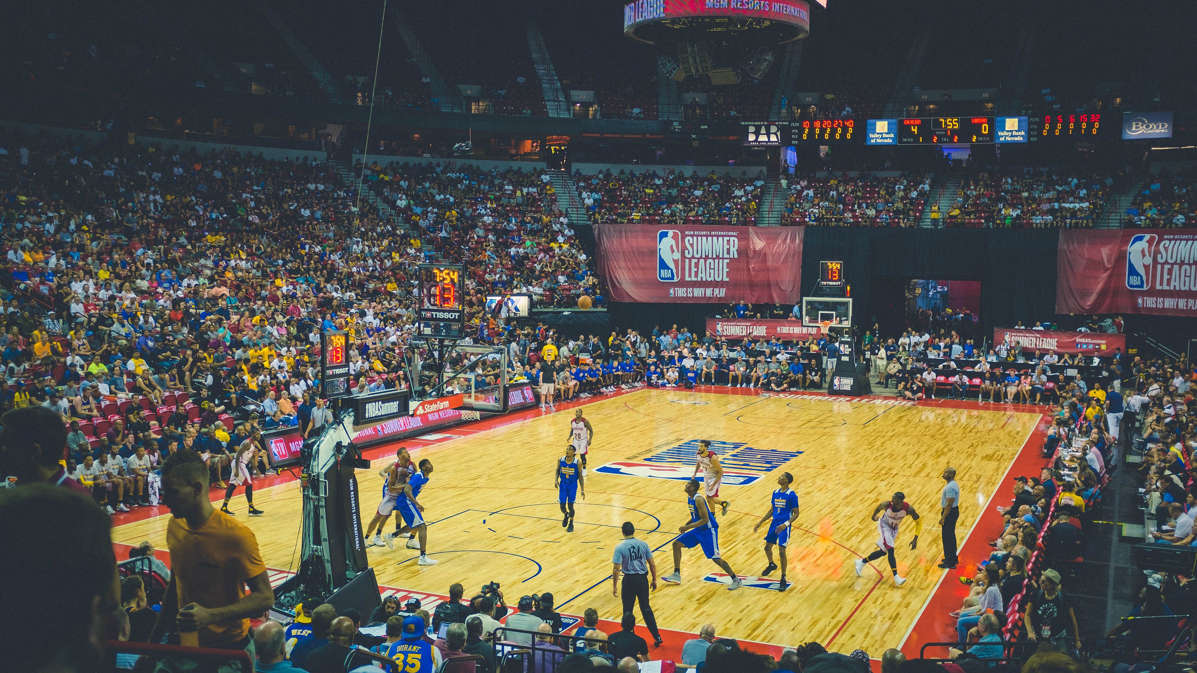 电竞主播商业变现模式创新及多平台运营策略分析,电竞主播的收入